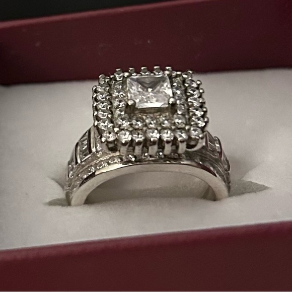 Amazing 3 Ct Center Stone Wedding Engagement Ring Set in Sterling Silver Size 6 - Picture 4 of 6